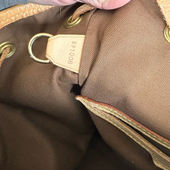 Louis Vuitton Montsouris GM in great condition! - Picture 4 of 14